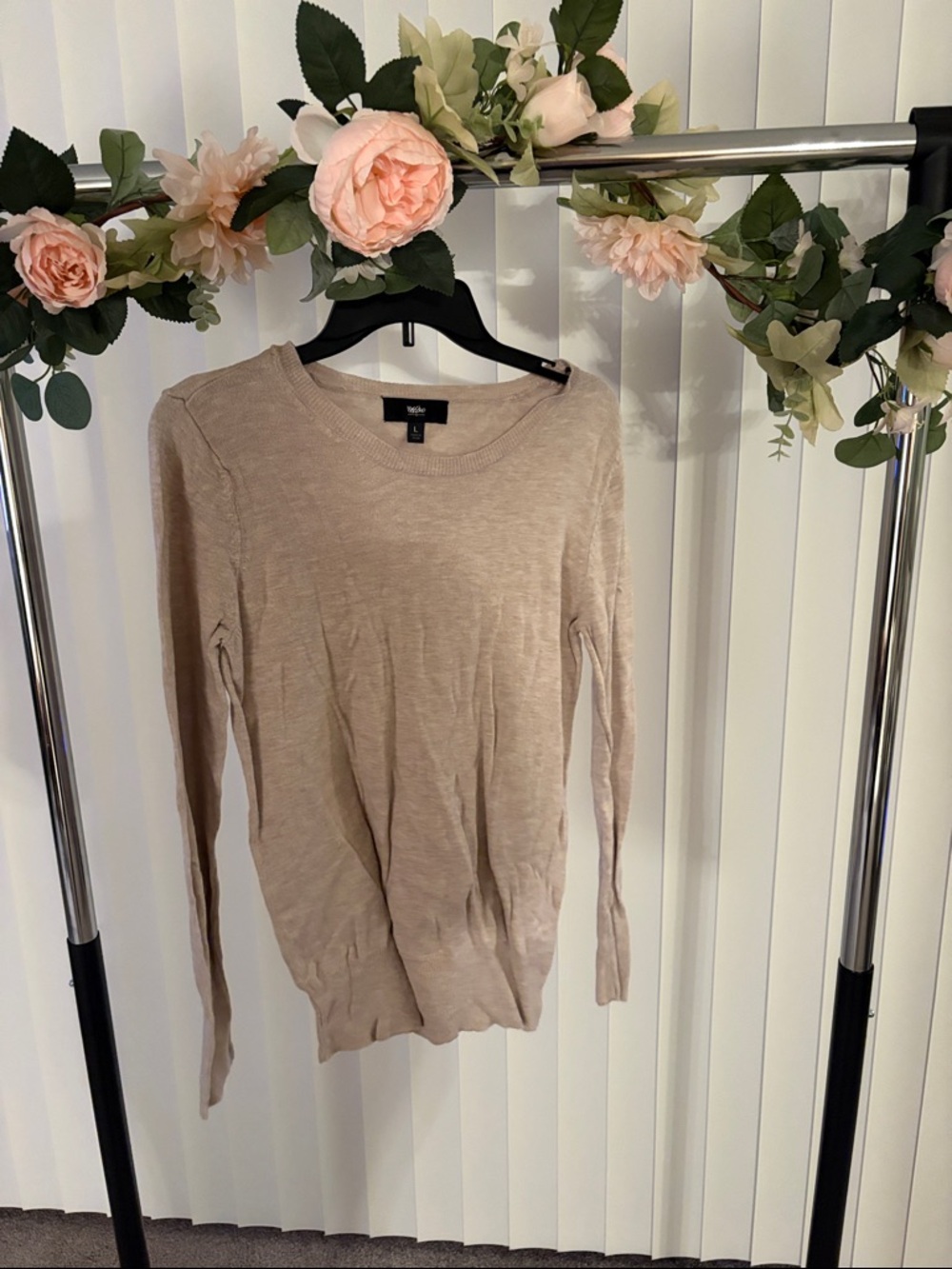 Mossimo Supply Co. Beige Long-Sleeve Crewneck Sweater - An Everyday Top!